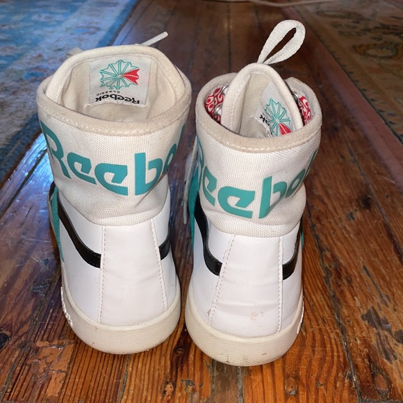 COPY - Fresh Classic & Retro Women’s Reebok HighTop Fold-Down Sneakers! - Picture 3 of 10